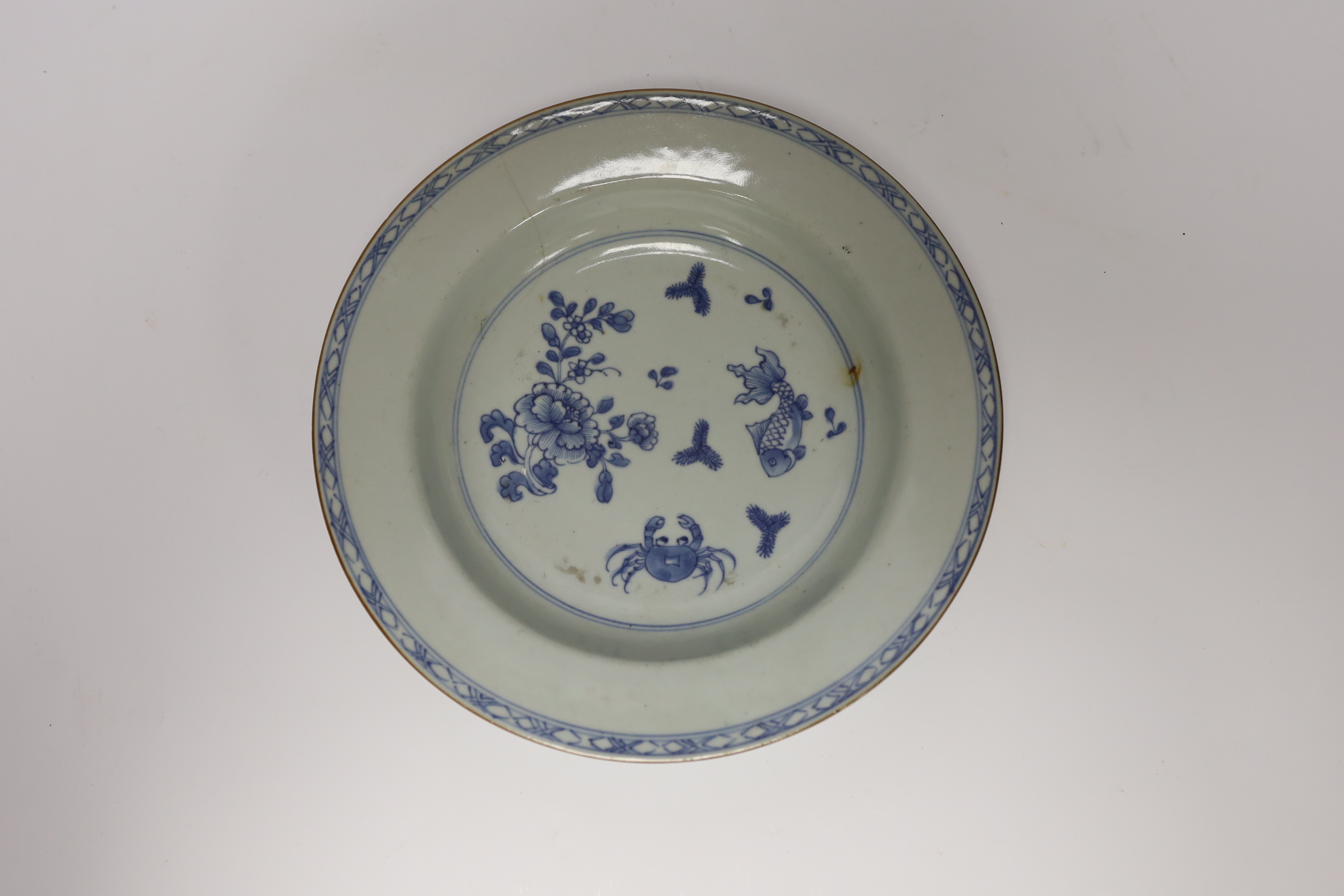 Three 18th century Chinese blue and white plates, 23cm in diameter